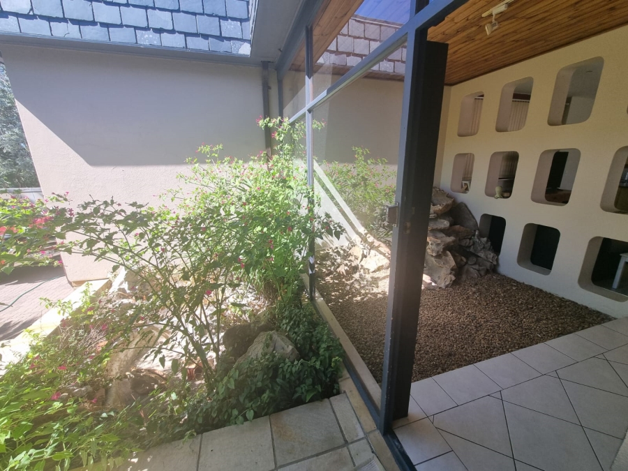 5 Bedroom Property for Sale in Vierlanden Western Cape